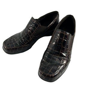 Clarks Bendables Brown Loafers Size 9M Patent Faux Croc Embossed Slip On 36844